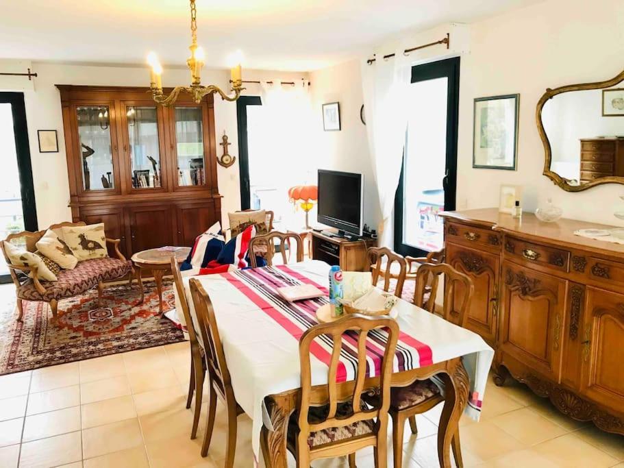 Апартаменты Grand Duplex Familial Au Coeur De Перро-Гирк Экстерьер фото
